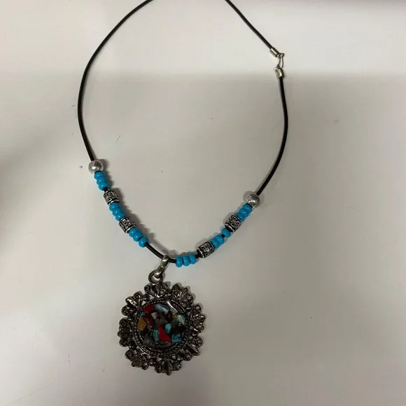 Beautiful necklace - Picture 5 of 5